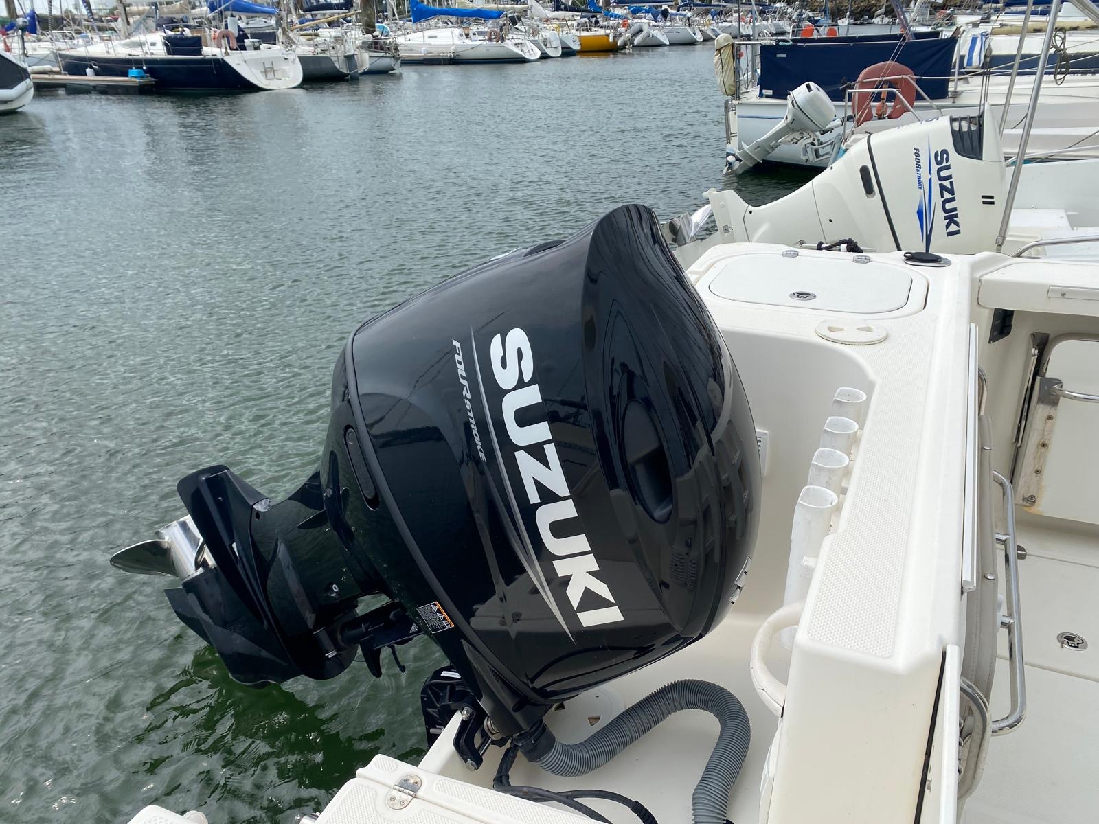 slider 10 Quicksilver  675 Pilothouse